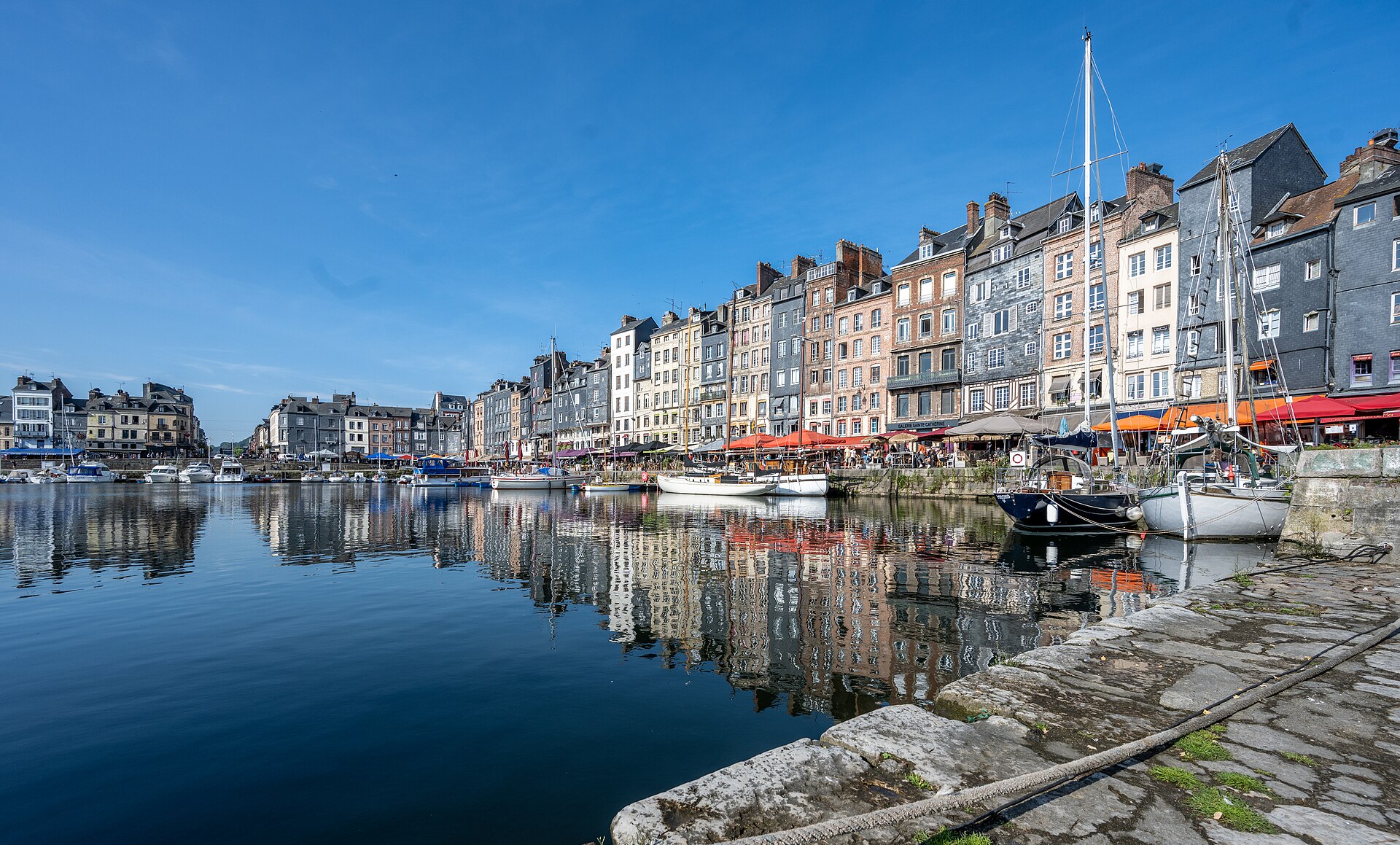 Honfleur, le port des navigateurs et des artistes